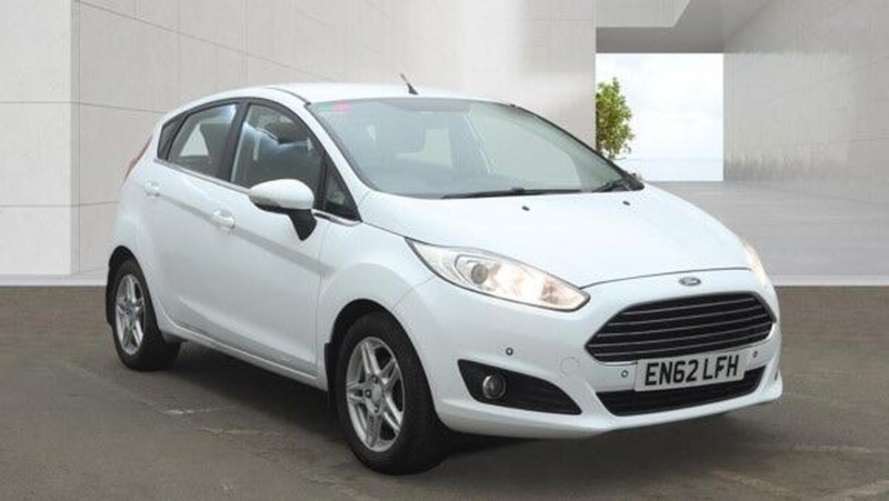 2013 Ford Fiesta 1.6 Zetec Powershift Euro 5 5dr in White — image 1