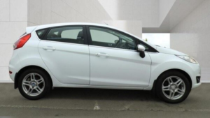 2013 Ford Fiesta 1.6 Zetec Powershift Euro 5 5dr in White — image 2