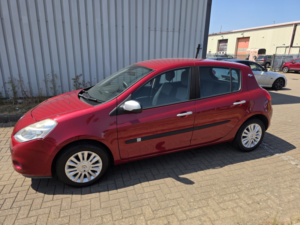 2010 Renault Clio 1.2 I-Music in Red — image 6