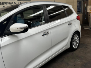 2013 Kia Carens 1.7 Crdi Ecodynamics 3 Euro 5 (s/s) 5dr in White — image 4