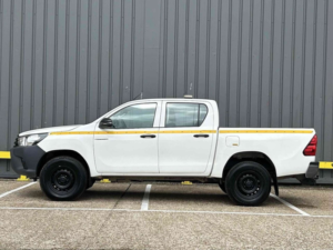 2020 Toyota Hilux D-4d Active Pickup 2.4 Manual Diesel in White — image 4