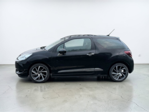 2018 Ds Automobiles Ds 3 1.2 Puretech Connected Chic Hatchback 3dr Petrol Manual Euro 6 (82 Ps) in Multicolour — image 2