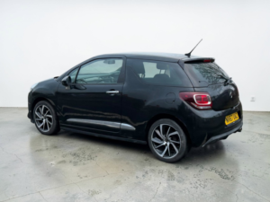 2018 Ds Automobiles Ds 3 1.2 Puretech Connected Chic Hatchback 3dr Petrol Manual Euro 6 (82 Ps) in Multicolour — image 4