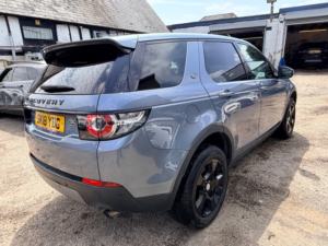 2018 Land Rover Discovery Sport Td4 Se Tech in Blue — image 4