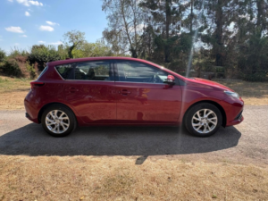 2017 Toyota Auris 1.2 Vvt-I Business Edition Euro 6 (s/s) 5dr (safety Sense) in Red — image 2