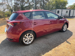 2017 Toyota Auris 1.2 Vvt-I Business Edition Euro 6 (s/s) 5dr (safety Sense) in Red — image 3