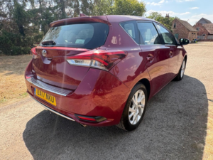 2017 Toyota Auris 1.2 Vvt-I Business Edition Euro 6 (s/s) 5dr (safety Sense) in Red — image 4