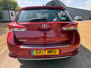 2017 Toyota Auris 1.2 Vvt-I Business Edition Euro 6 (s/s) 5dr (safety Sense) in Red — image 5