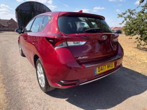 2017 Toyota Auris 1.2 Vvt-I Business Edition Euro 6 (s/s) 5dr (safety Sense) in Red — image 6