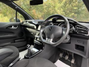 2017 Ds Automobiles Ds 3 1.6 Bluehdi Connected Chic in White — image 3