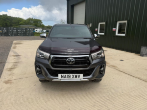 2019 Toyota Hi-Lux 2.4 D-4d Invincible X Pickup Double Cab 4dr Diesel Auto 4WD Euro 6 (tss, 3.5t) (150 Ps) in Grey — image 2