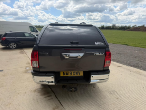 2019 Toyota Hi-Lux 2.4 D-4d Invincible X Pickup Double Cab 4dr Diesel Auto 4WD Euro 6 (tss, 3.5t) (150 Ps) in Grey — image 3