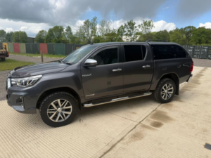 2019 Toyota Hi-Lux 2.4 D-4d Invincible X Pickup Double Cab 4dr Diesel Auto 4WD Euro 6 (tss, 3.5t) (150 Ps) in Grey — image 4