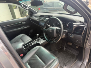 2019 Toyota Hi-Lux 2.4 D-4d Invincible X Pickup Double Cab 4dr Diesel Auto 4WD Euro 6 (tss, 3.5t) (150 Ps) in Grey — image 5