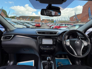 2016 Nissan Qashqai 1.2 Dig-T N-Connecta 2WD Euro 6 (s/s) 5dr in Black — image 2