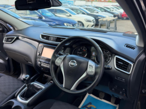 2016 Nissan Qashqai 1.2 Dig-T N-Connecta 2WD Euro 6 (s/s) 5dr in Black — image 3