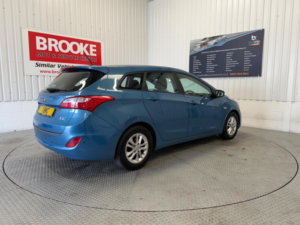 2012 Hyundai I30 1.6 Crdi Blue Drive Active Tourer Euro 5 (s/s) 5dr in Blue — image 5