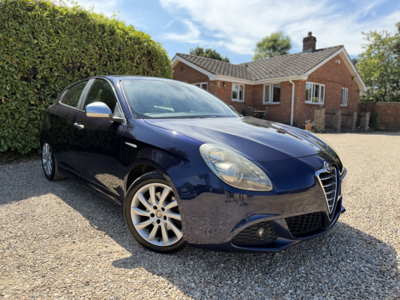 2010 Alfa Romeo Giulietta 2.0 Jtdm-2 Veloce in Blue — image 1