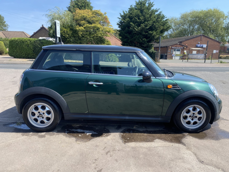 2013 MINI Hatch 1.6 Cooper Hatch * Service History * Alloys * Last Owner 7 Years * in Green — image 1