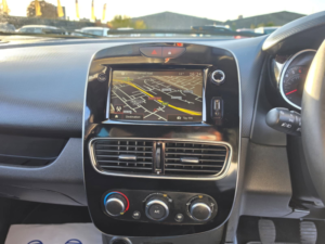 2018 Renault Clio 0.9 Tce Iconic Hatchback 5dr Petrol Manual Euro 6 (s/s) (75 Ps) in White — image 4