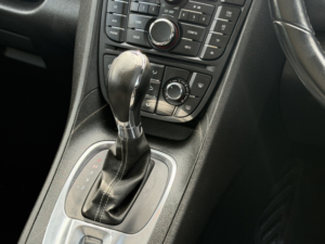2015 Vauxhall Meriva 1.4 I Turbo Se in Red — image 4