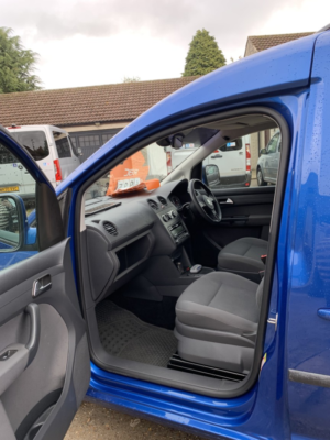 2011 Volkswagen Caddy Life 1.6 Tdi Cr in Blue — image 3