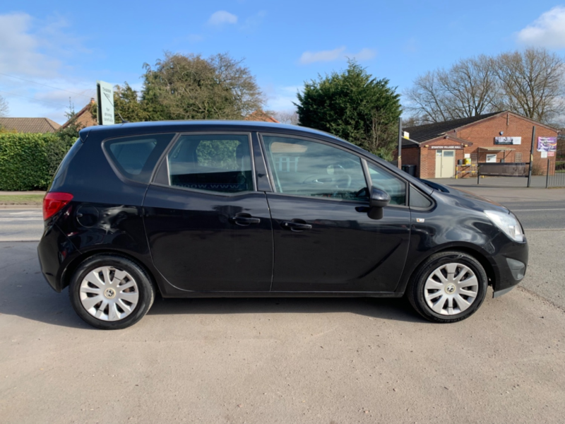 2011 Vauxhall Meriva Exclusiv 1.4t 16v 140 in Black — image 1