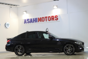 2019 BMW 3 Series 2.0 320i M Sport in Black — image 2