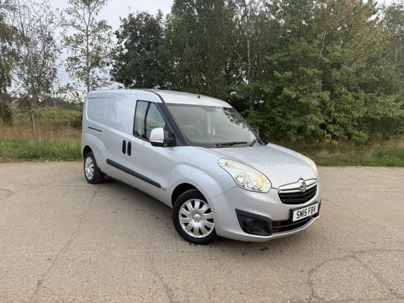 2015 Vauxhall Combo 1.3 Cdti 2300 16v Sportive in Silver — image 1