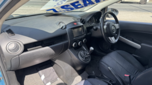 2013 Mazda Mazda2 1.3 Venture Blue 5dr Lowtax+satnav+1keeper in Blue — image 2