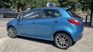 2013 Mazda Mazda2 1.3 Venture Blue 5dr Lowtax+satnav+1keeper in Blue — image 3