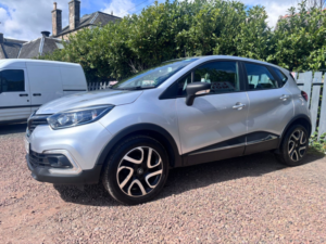 2017 Renault Captur 0.9 Dynamique Nav Tce 90 in Silver — image 5
