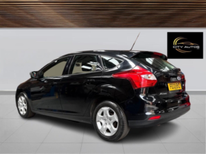 2013 Ford Focus 1.0t Ecoboost Edge Euro 5 (s/s) 5dr in Black — image 2