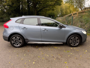 2018 Volvo V40 T3 Cross Country Nav Plus in Blue — image 6