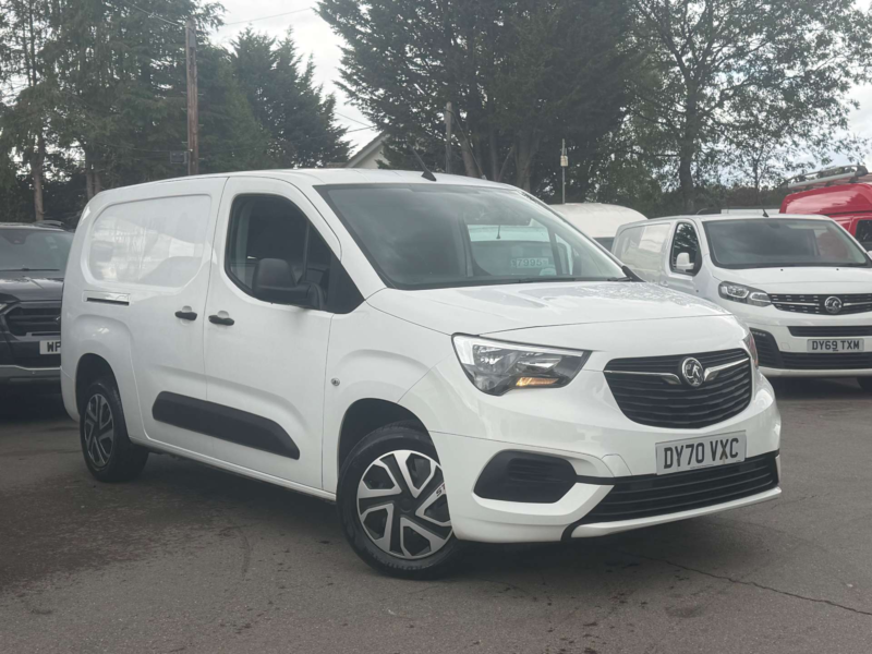2020 Vauxhall Combo 1.5 Turbo D 2300 Sportive Panel Van 4dr Diesel Manual L2 H1 Euro 6 (s/s) (100 Ps) in White — image 1
