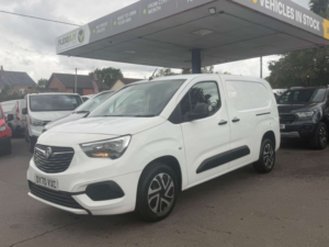 2020 Vauxhall Combo 1.5 Turbo D 2300 Sportive Panel Van 4dr Diesel Manual L2 H1 Euro 6 (s/s) (100 Ps) in White — image 4