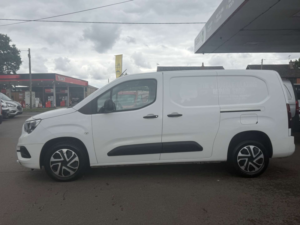 2020 Vauxhall Combo 1.5 Turbo D 2300 Sportive Panel Van 4dr Diesel Manual L2 H1 Euro 6 (s/s) (100 Ps) in White — image 5