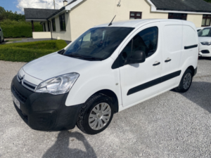 2017 Citroen Berlingo 1.6 Bluehdi 625 Enterprise in White — image 4