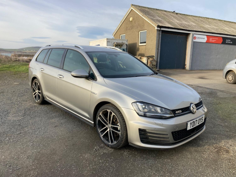 2017 Volkswagen Golf 2.0 Tdi Bluemotion Tech Gtd in Silver — image 1