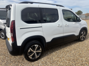 2021 Peugeot Rifter 1.5 Bluehdi Gt in White — image 2