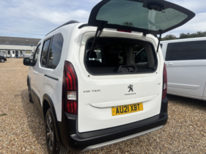2021 Peugeot Rifter 1.5 Bluehdi Gt in White — image 6
