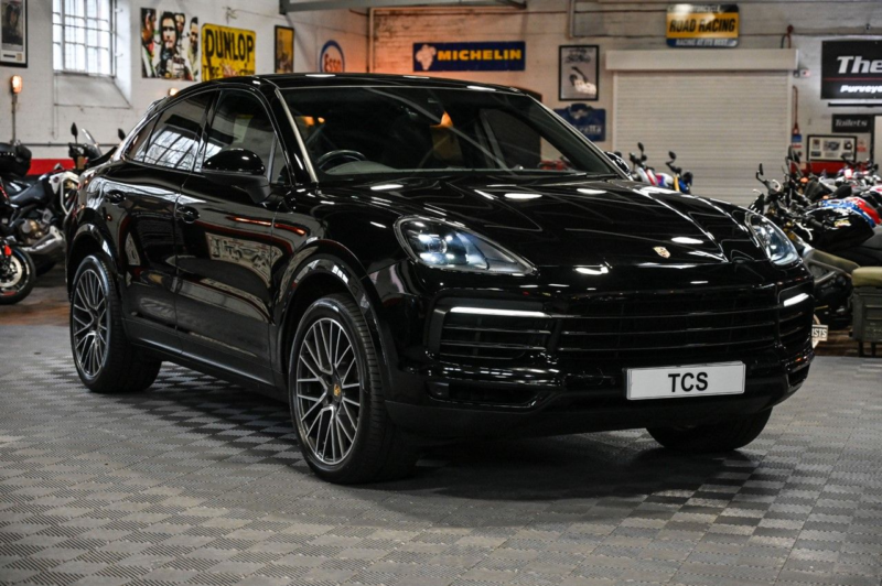 2019 Porsche Cayenne 3.0t V6 Coupe Pan Roof Bose 21" Alloys Sports Chrono Heated S/w in Black — image 1
