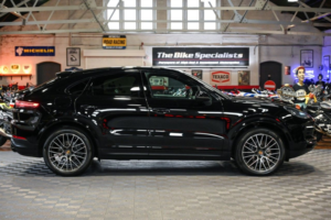 2019 Porsche Cayenne 3.0t V6 Coupe Pan Roof Bose 21" Alloys Sports Chrono Heated S/w in Black — image 3