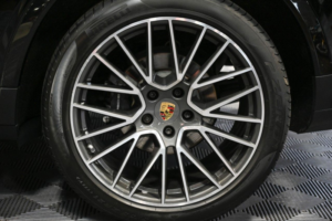 2019 Porsche Cayenne 3.0t V6 Coupe Pan Roof Bose 21" Alloys Sports Chrono Heated S/w in Black — image 5