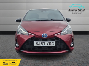 2017 Toyota Yaris 1.5 Vvt-H Blue Bi-Tone in Red — image 5
