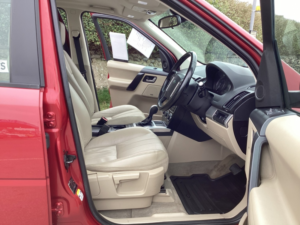 2013 Land Rover Freelander 2 2.2 Sd4 Xs Turbo Diesel Automatic 4x4 - Extensive Service History in Red — image 3