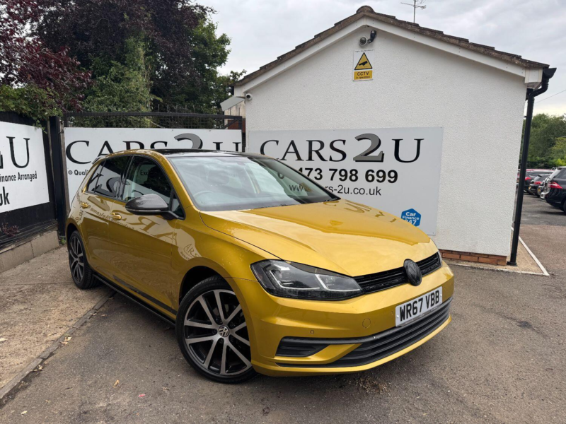 2017 Volkswagen Golf 1.4 Tsi Se in Yellow — image 1