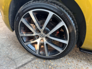 2017 Volkswagen Golf 1.4 Tsi Se in Yellow — image 6
