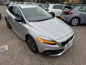 2018 Volvo V40 Cross Country 1.5 T3 Auto Euro 6 (s/s) 5dr in Silver — image 6