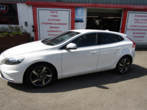 2015 Volvo V40 1.6 R-Design T2 (120hp) in White — image 4